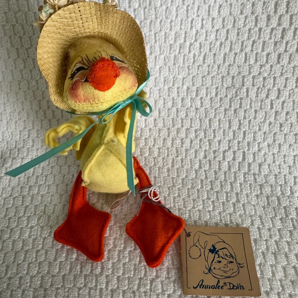 Vintage 1972 Annalee Mobiltee Dolls ~ Adorable Duck in Easter Bonnet Made in USA